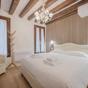https://rialto-suite-707.hotelslidodijesolo.com