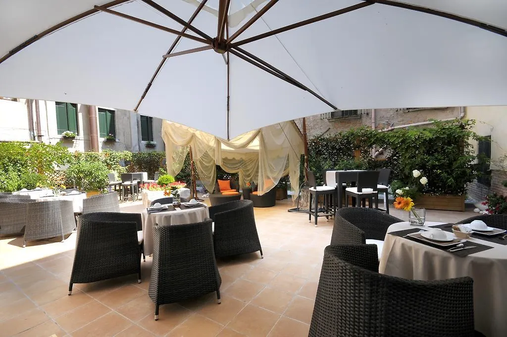 Hotel Le Isole Venice 3*,  Italy