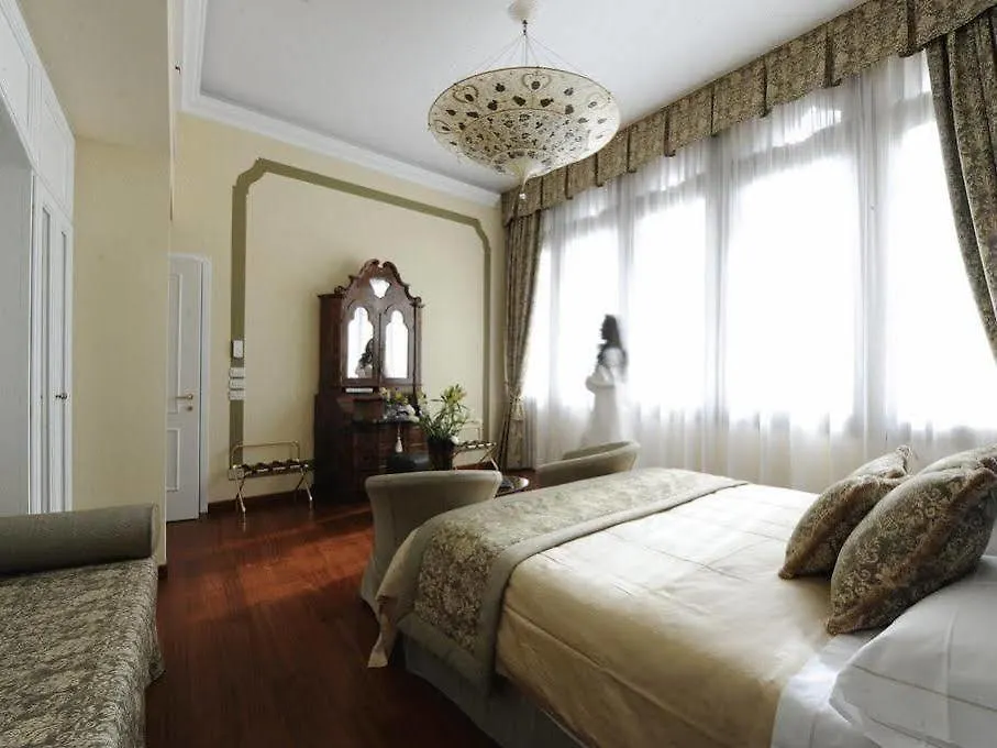 Hotel Le Isole Venice 3*,  Italy